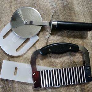 Pizza cutter and crinkle cutter